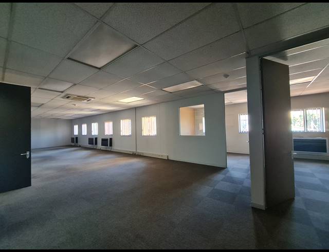 4,740M² OFFICE TO LET IN MEADOWDALE